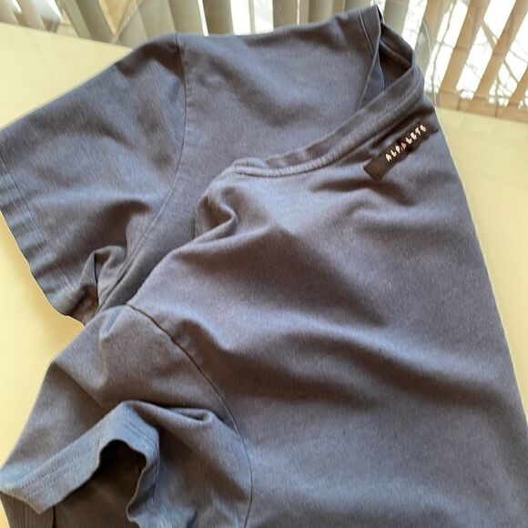 Alphalete t-shirt navy medium   - Picture 7 of 8